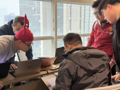 正在办公、阐发和内容创做等场景中完成现实工